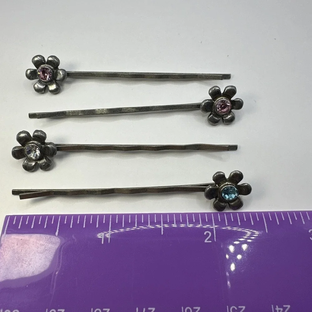 Vintage Y2K Flower Bobby‎ Pins accented with central rhinestone